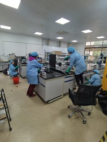 高校化學(xué)材料實(shí)驗(yàn)室深度清潔